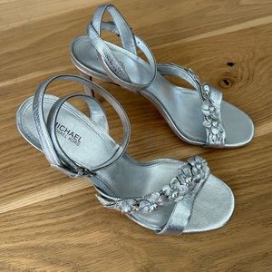 Michael Kors Tricia Leather Metallic Silver Floral Heel Sandals, Sz 8.5